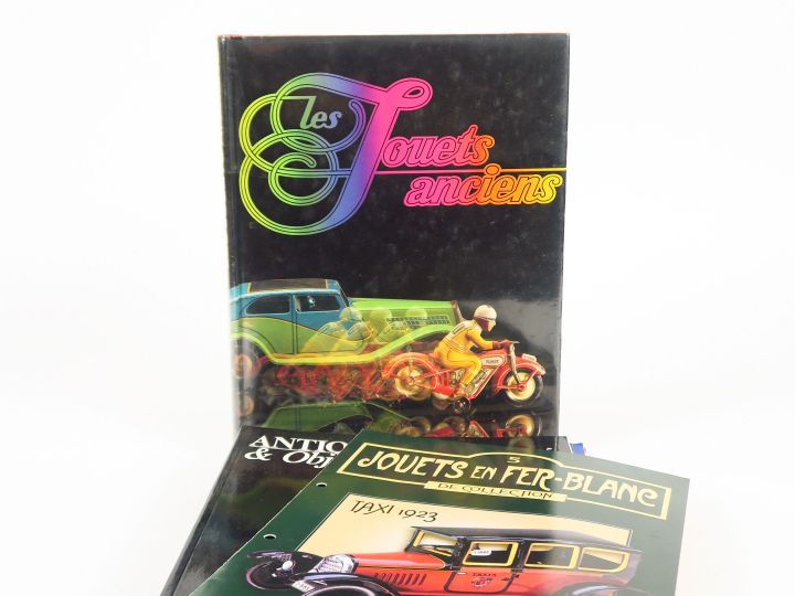 Lot de documentation sur les jouets anciens, les antiquités et les pou