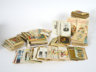 Vente aux enchères Boite en carton contenant des chromos publicitaires dont chocolats Dev