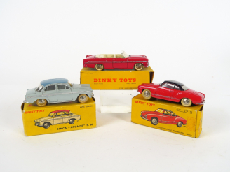 Vente aux enchères Lot de 3 miniatures Dinky Toys au 1/43e dont : - Simca 'Aronde' P60 re
