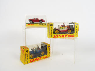 Vente aux enchères Lot de 3 miniatures Dinky Toys au 1/43e dont :  - Ferrari P5 ref. 220 