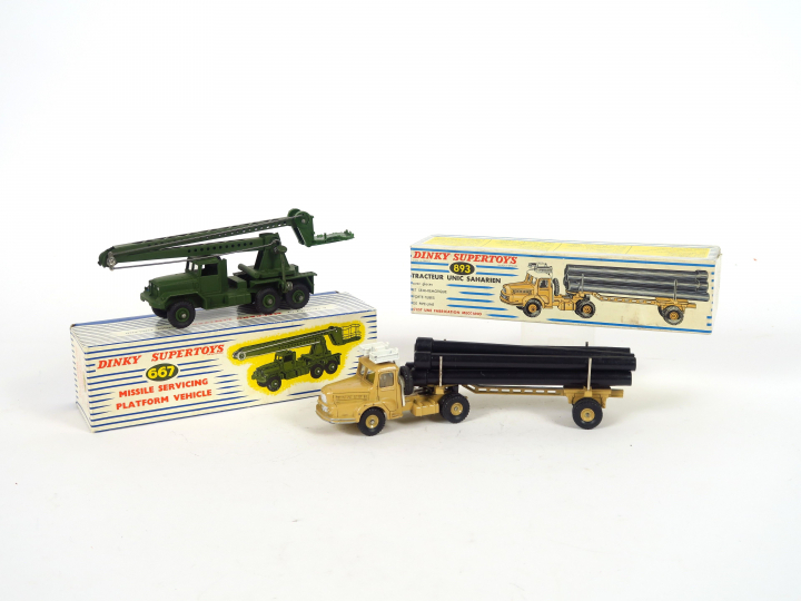 Lot de 2 miniatures Dinky Supertoys :  - Tracteur Unic saharien 893, b