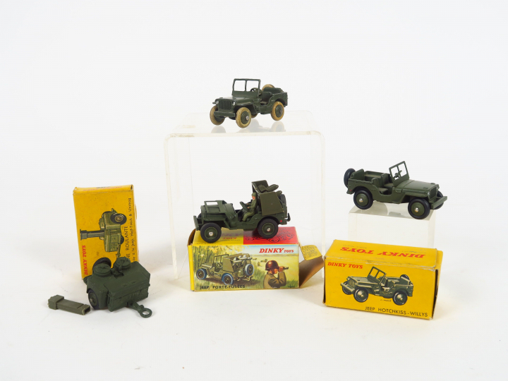 Lot de 4 Dinky Toys :  - Cuisine roulante, bel état, boite d'origine, 
