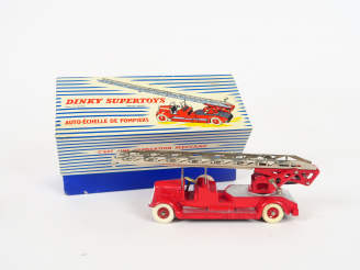 Vente aux enchères Auto échelle de pompiers ref. 899 Supertoys, en boite très bel état, a