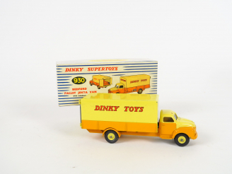 Vente aux enchères Dinky Toys : Bedford Pallet Jekta van ref. 930 jaune et orange, avec s