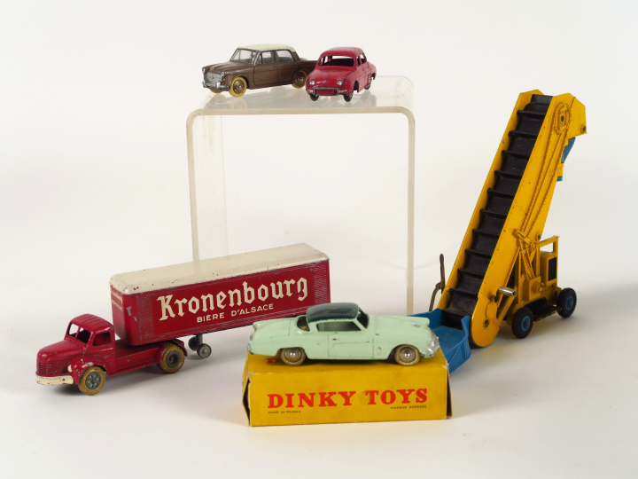 Lot de miniatures au 1/43e dont :  - JRD Kronenbourg, état d'usage - D