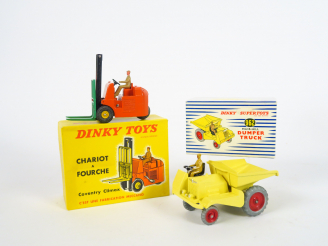 Vente aux enchères Lot de 2 Dinky Toys :  - Supertoys ref. 962 Muir Hill, très bel état, 