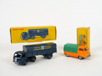 Vente aux enchères Lot de 2 Dinky Toys :  - Tracteur Panhard ref. 575 semi remorque SNCF,