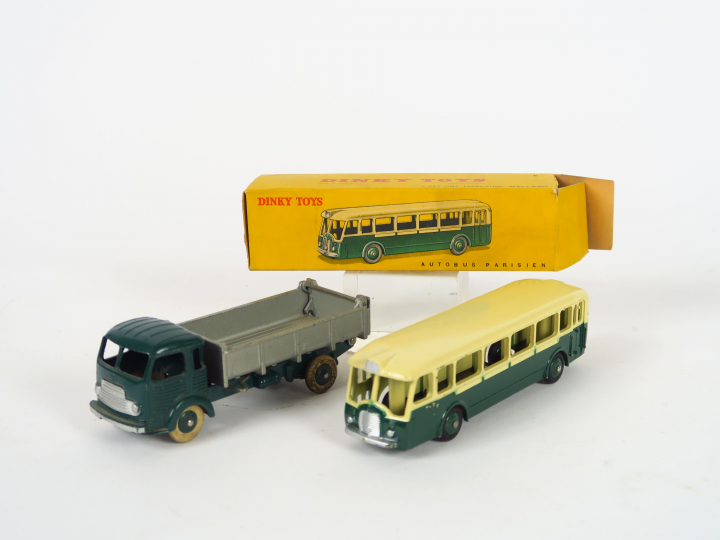Lot de 2 miniatures Dinky Toys :  - Autobus parisien Somua Panhard, be
