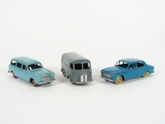 Vente aux enchères Lot de 3 miniatures Dinky Toys, sans boite d'origine - Peugeot 403 ref