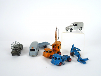 Vente aux enchères Lot de 4 miniatures au 1/43e en état d'usage ou pour pièces :  - JRD 2