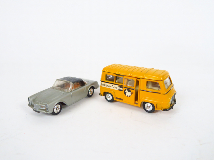 CIJ. Estafette Renault Hostellerie cheval blanc sale mais en bel état 