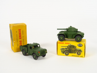 Vente aux enchères Lot de 2 miniatures Dinky Toys :  - Army I ton Cargo Truck ref. 641, t