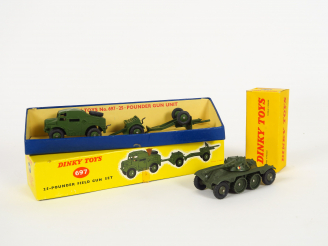 Vente aux enchères Lot de 2 miniatures Dinky Toys :  - Pounder Field ref 697-25. gun set,