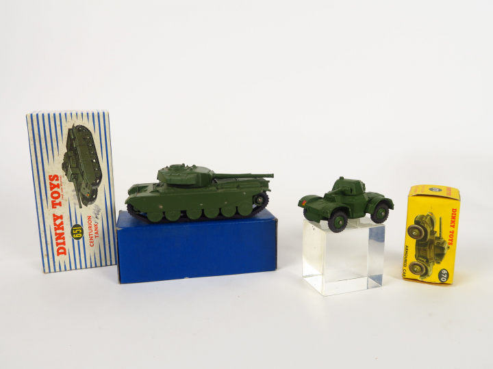 Lot de 2 miniatures Dinky Toys :  - Char d'assault Centurion ref. 651,