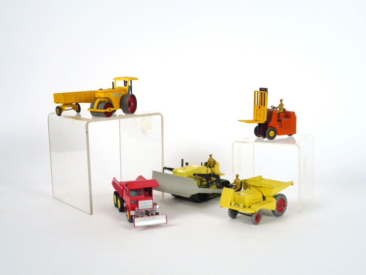Lot d'engins de chantier Dinky Toys et Super Toys dont Blaw Knox Buldo