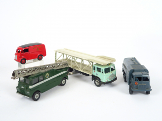 Vente aux enchères Lot de miniatures Dinky Toys en état d'usage dont :  - Pressure Refoel