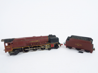 Vente aux enchères Locomotive et Tender Hornby Dublo (une roue cassée)
