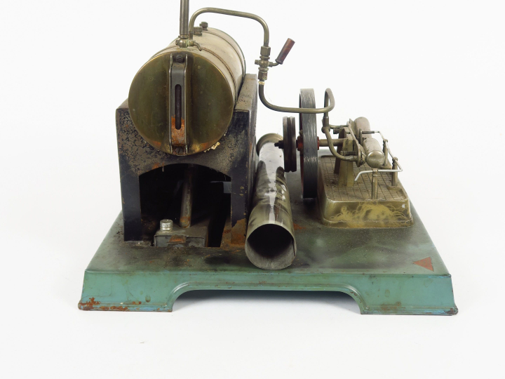 Machine à vapeur horizontal incomplet sur plaque marqué 'JC France'. D