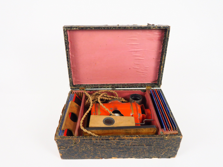 GBN. Lanterne magique avec plaque en coffret d'origine, fatiguée, calé