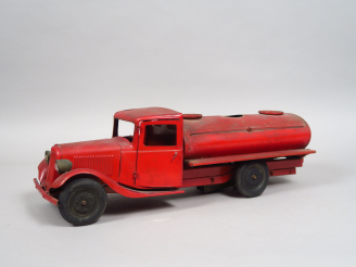 Vente aux enchères JOUET ANDRE CITROEN. Camion citroen T23 citerne (état d'usage, une amp