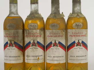 Vente aux enchères 4 BOUTEILLES GRAVES BLANC L. ESCHENAUER - 1957 - 2 HEP/2 MEP/BS/1 CAPS