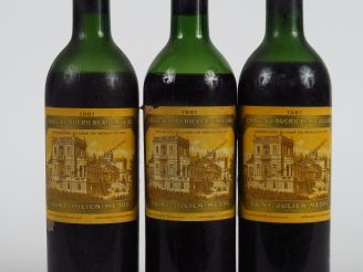 Vente aux enchères 3 BOUTEILLES CHÂTEAU DUCRU BEAUCAILLOU GCC ST JULIEN - 1961 - 1 MEP/ 2