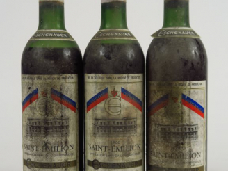 Vente aux enchères 3 BOUTEILLES ST EMILION ESCHENAUER - 1966 - 1 MEP/2 BEP/BS/EA/1 CAPS C