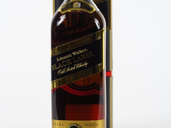 1 BOUTEILLE WHISKY JOHNNIE WALKER 'BLACK LABEL' 12 ANS - COFFRET