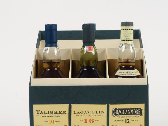 3 FLACONS (20 cl) WHISKY : 1 TALISKER 10 ANS - 1 LAGAVULIN 16 ANS - 1 