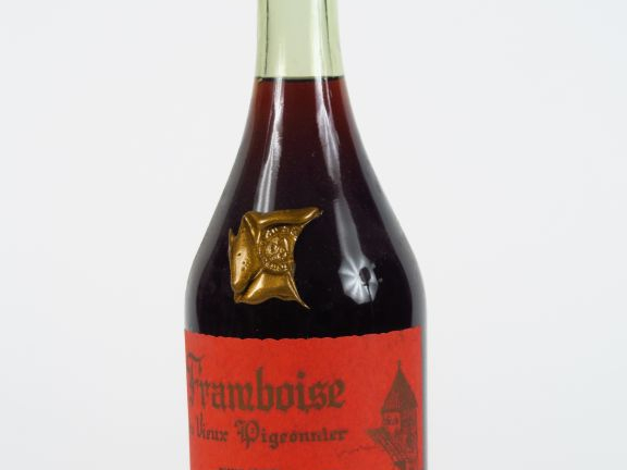 1 BOUTEILLE FRAMBOISE DU VIEUX PIGEONNIER