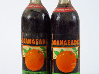 Vente aux enchères 2 VIEILLES BOUTEILLES (1 l) ORANGEADE
