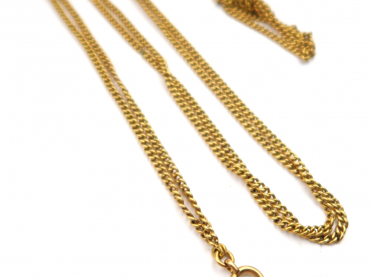Giletière transformée en sautoir, avec un pendentif, l'ensemble en or.