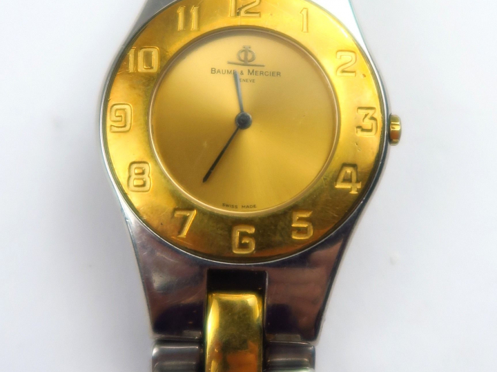 BAUME ET MERCIER. Montre bracelet en acier, deux couleurs