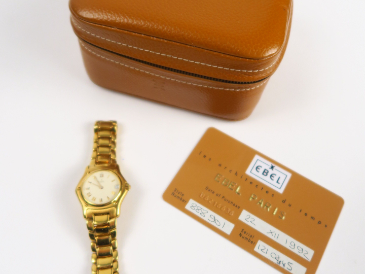 EBEL. Montre de femme en or, avec son écrin et son certificat. Poids :
