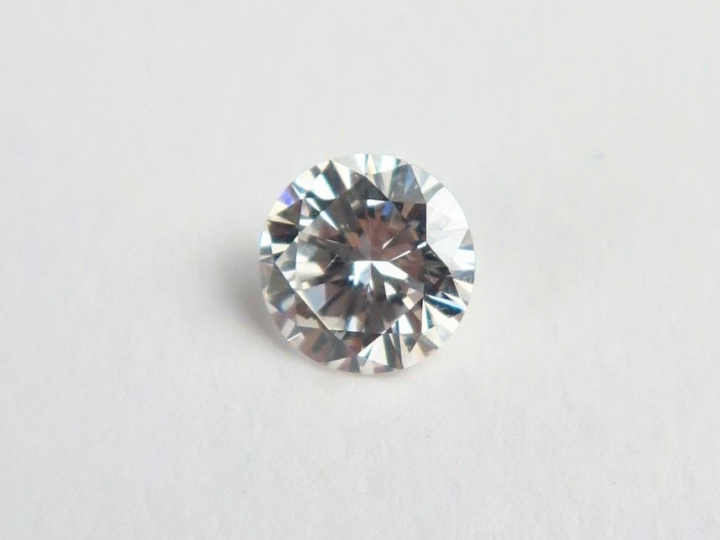 Diamant sur papier de 0,70 carat (G, VS1) (ref. pli 3 L)