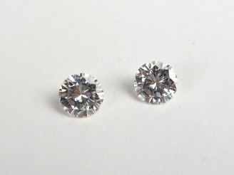 Vente aux enchères 2 diamants sur papier de 0,68 chacun (I, VS1, et H, SI1) (ref. pli 3 J