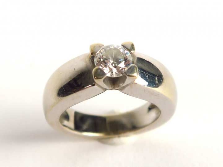 Bague solitaire, taille moderne de 0,66 carat, VS2, G, avec son certif