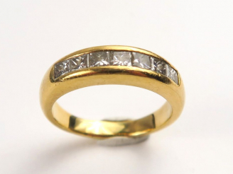 Vente aux enchères Bague jonc en or jaune, ornée de sept diamants calibrés.  TDD. 51 Poid