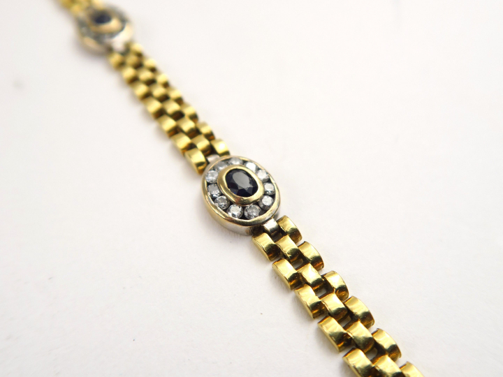 Bracelet en or 14 carats, alternance de saphirs et de diamants. Poids 