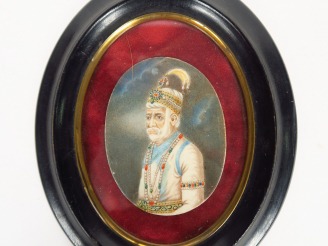 Vente aux enchères Miniature indienne XIXème sur ivoire "Portrait de Maharaja" 8,5 x 6,5 