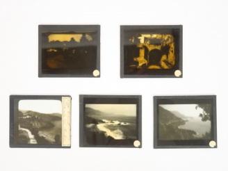 Vente aux enchères Ensemble de 15 plaques photographiques figurant des paysages.