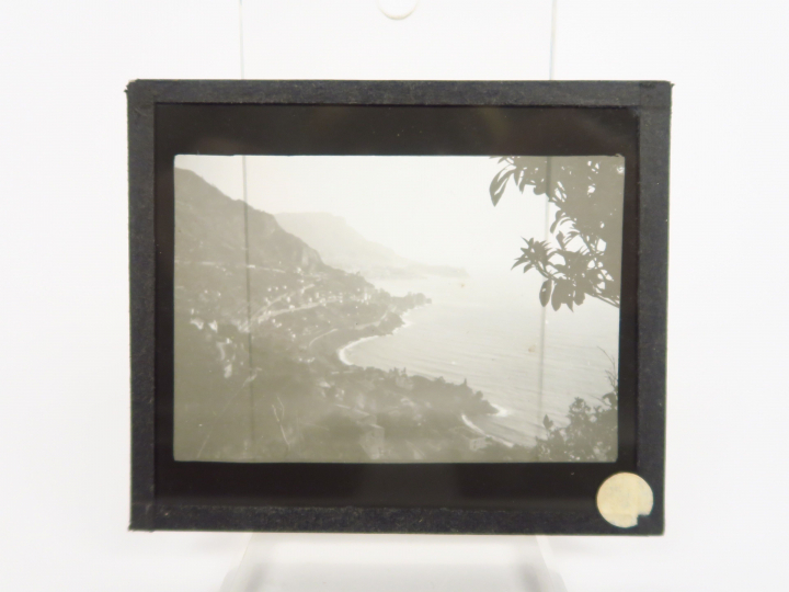 Ensemble de 15 plaques photographiques figurant des paysages.