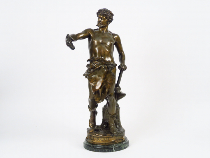C. MARIOTTON "Le travail" Sculpture en régule, socle en marbre vert.  