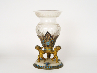 Vente aux enchères BARBEDIENNE (attribué à). Vase en cristal gravé, très belle monture en