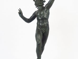 Vente aux enchères "Faune de Pompéï" Sculpture XIXème en bronze à patine verte. H. 84 cm