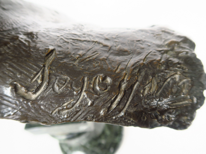 V. SEGOFFIN "Portrait de Roger Noguès" Sculpture en bronze à patine br