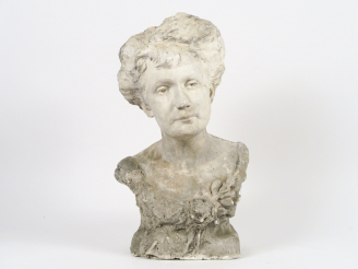 Vente aux enchères J.M BOUTARY "Jeune femme au chignon" Buste en plâtre.  Signé et daté m
