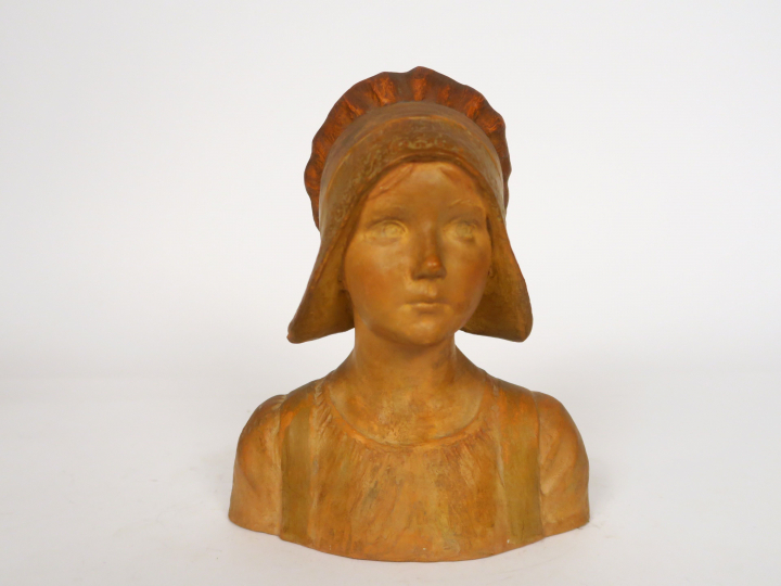 Fanny ROZET "Jeunne bretonne" Sculpture en terre cuite.  Signée.  H. 2