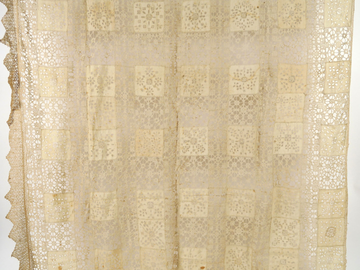 Très rare probable nappe d’autel, première partie du XVIIème siècle, l