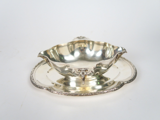 Vente aux enchères CARDEILHAC. Saucière de style Louis XVI en argent, poinçon Minerve, à 